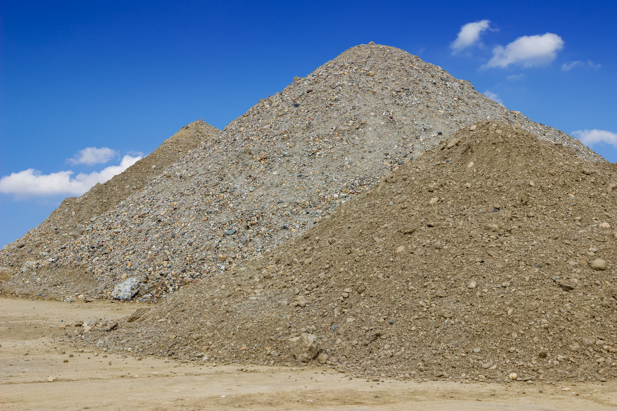 Construction grade silica sand